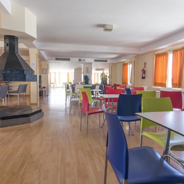 Albergue Interjoven Dining